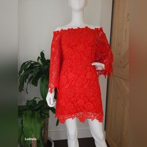 FREE PEOPLE Size 6 Red‎ Floral Lace Off-Shoulder Mini Dress. Pit To Pit 15.5 in